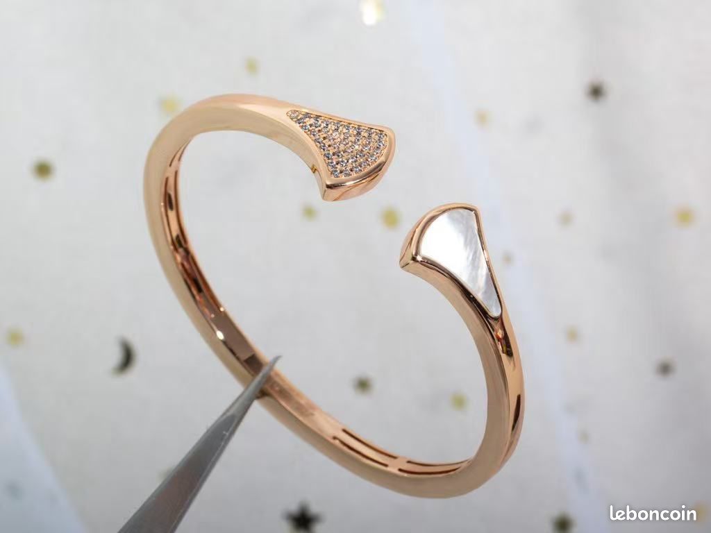 Bracelet style luxe, or rose avec éventails nacre et pierres (image 1)