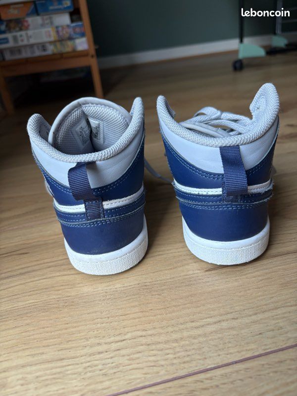 Basket Nike Jordan taille 33 Chaussures