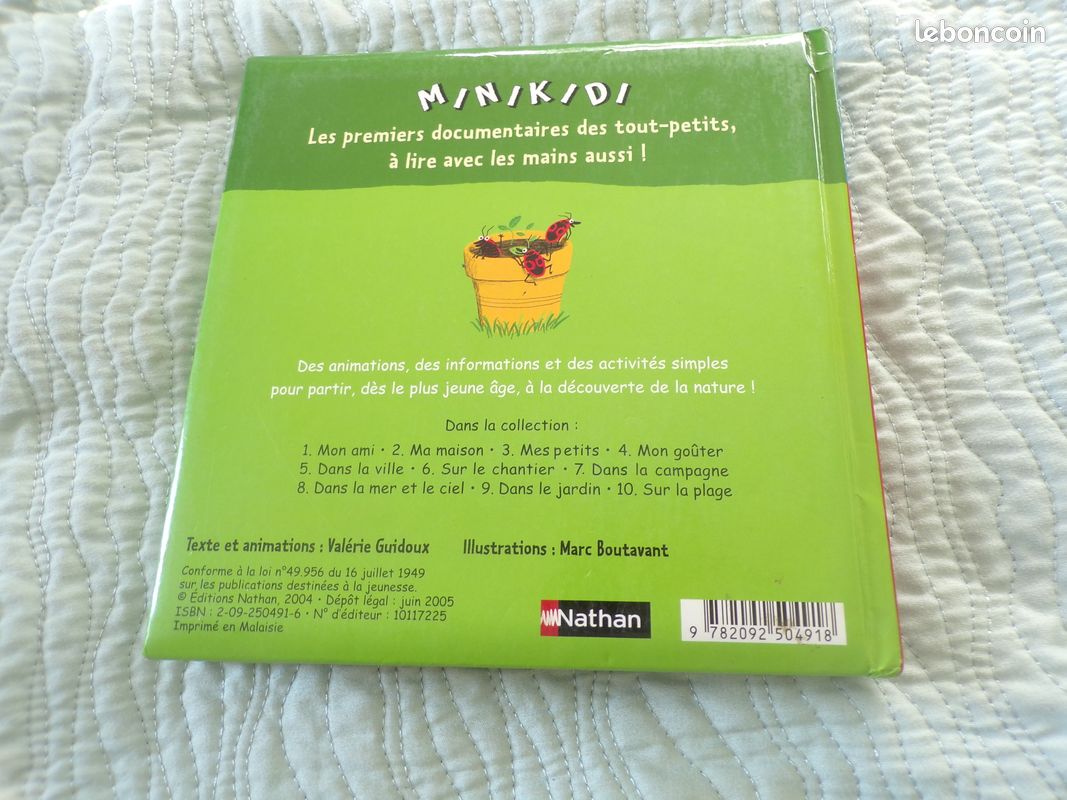LIVRE AVEC VOLETS dans le jardin (image 11)