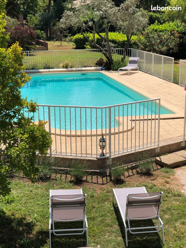 Gite 5 pers rénové, 1 chambre + 1 chambre en duplex, avec grande piscine partagée avec 2nd gîte et jardin en Provence (image 1)