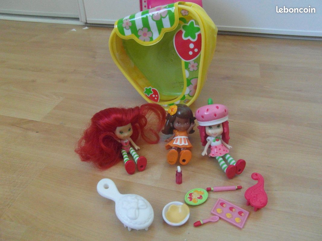 Charlotte aux fraises figurines et livre (image 2)