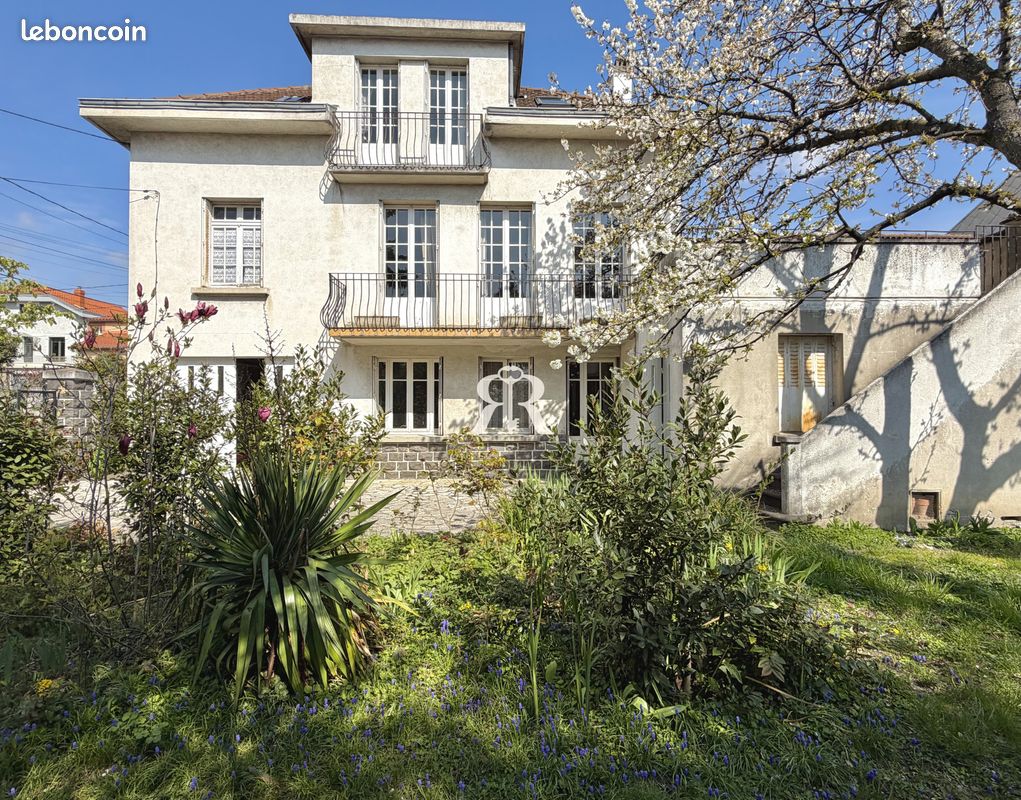 Maison 12 pièces 226 m² · à Clermont-Ferrand · 226 m² · 315 000 €