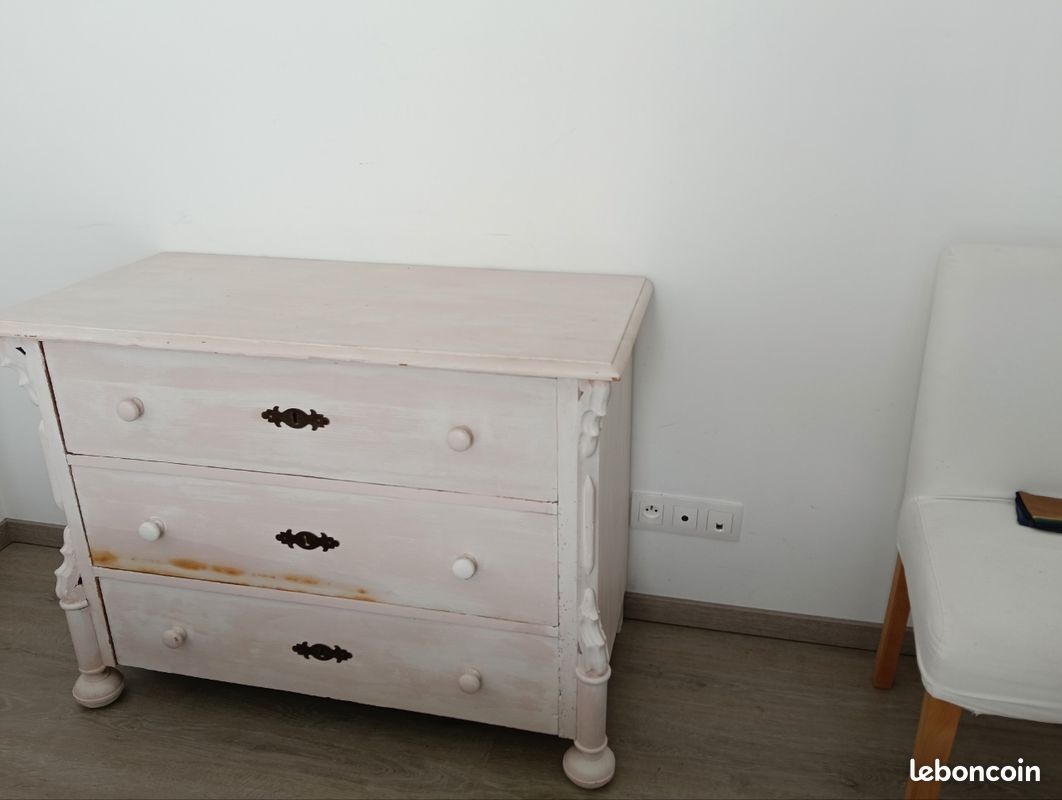 Commode (image 1)