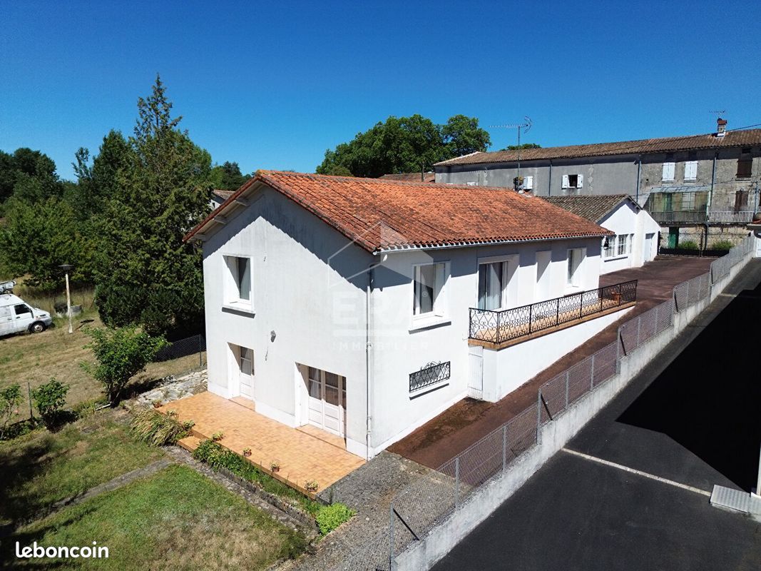 Maison 6 pièces 129 m² · à Roullet-Saint-Estèphe · 129 m² · 179 700 €