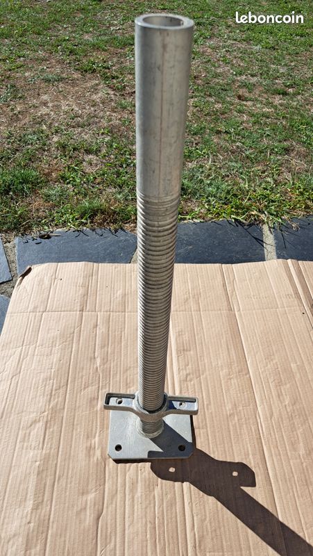 4 Pieds d'échafaudage réglables en aluminium de diamètre 40mm par lg 600 mm (image 1)
