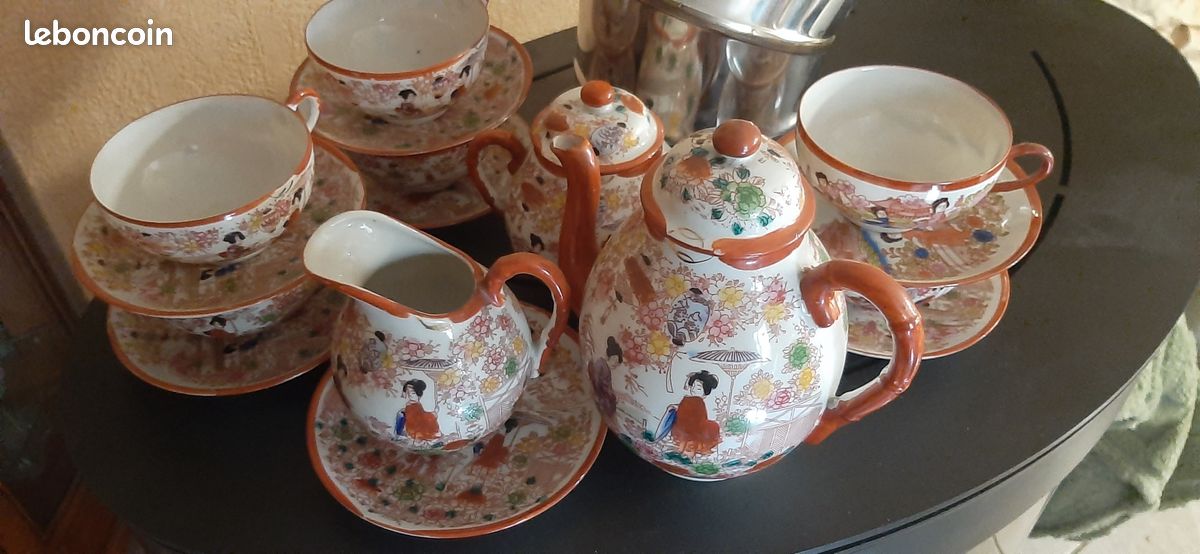 Service à Café Japonais En Porcelaine Blanche - Motif Animalier - Plus De 14 Pièces