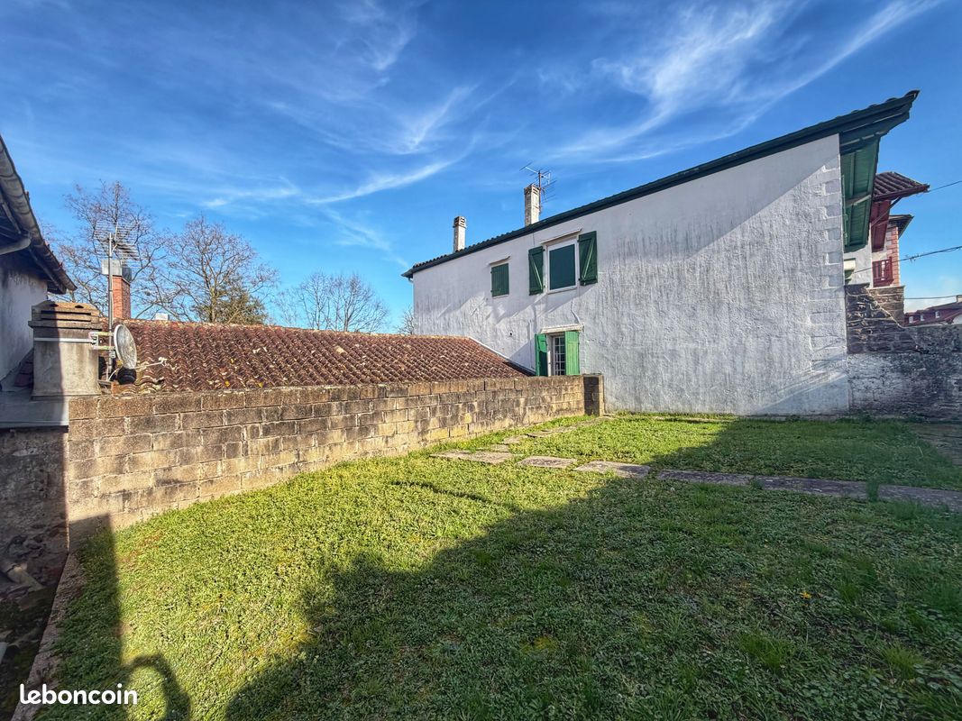 Maison 12 pièces 247 m² · à Saint-Jean-Pied-de-Port · 247 m² · 199 000 €