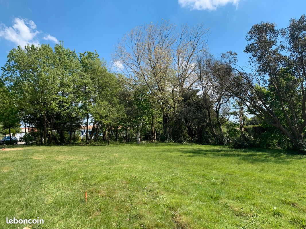 Terrain viabilisé 2 600 m2 · à Les Sables-d'Olonne · 450 000 €