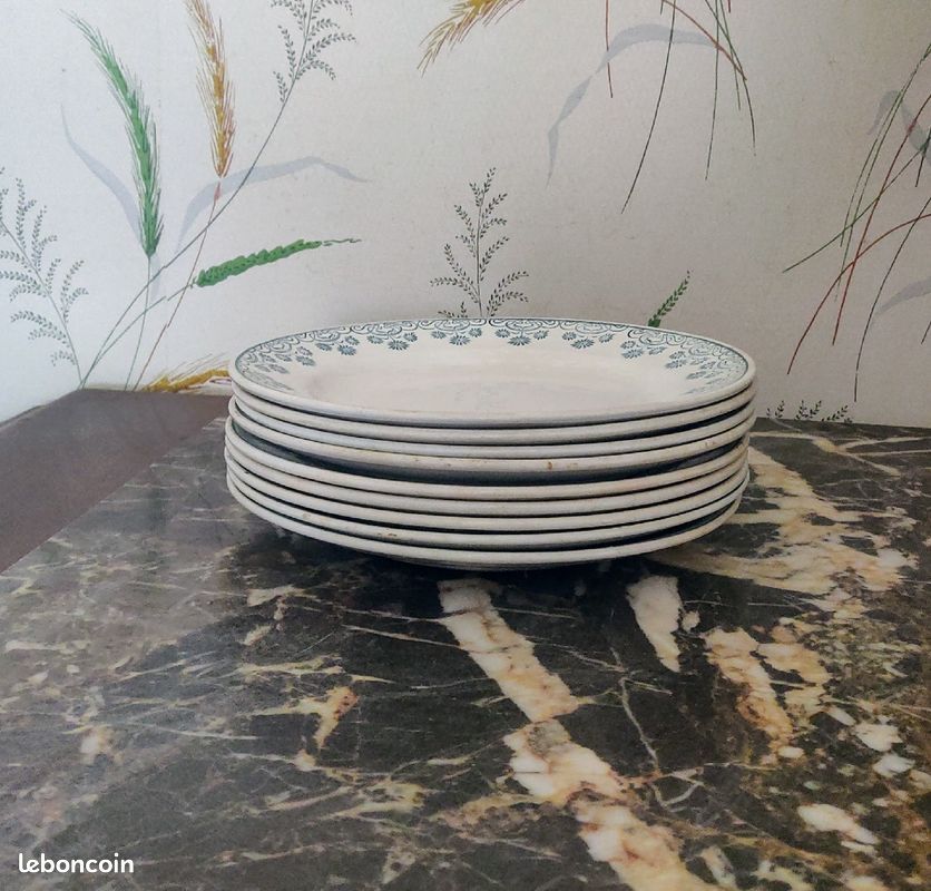 Lot assiettes retros, blanches avec frise bleu fleurs (image 3)