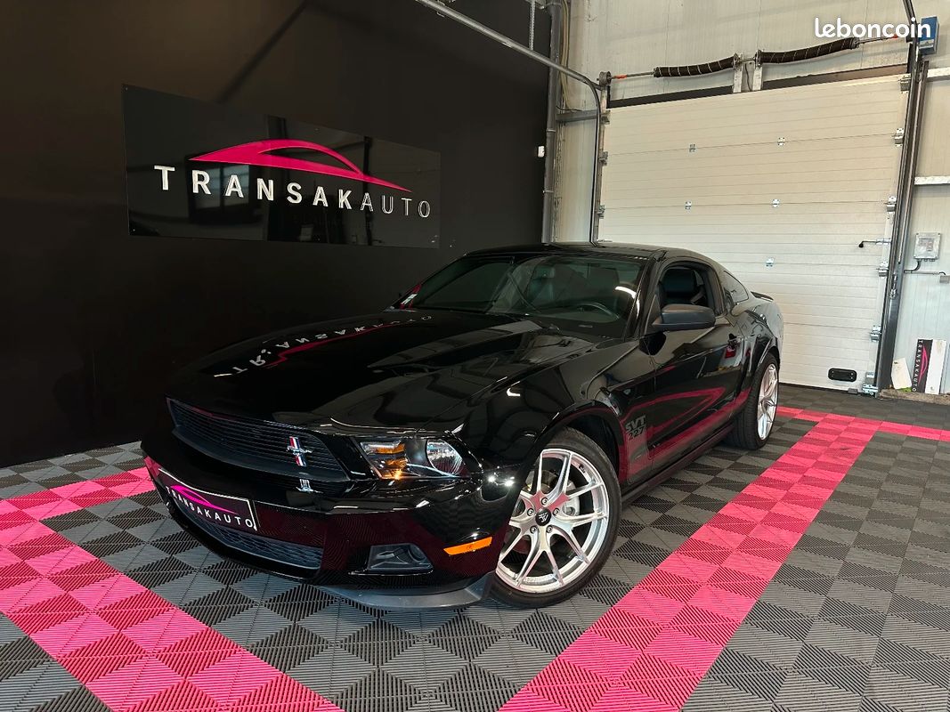 Ford mustang 3.7 v6 gt - révision effectuée (image 1)