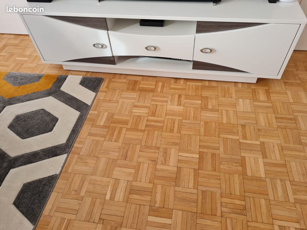 Je vends table sans chaises et meubles (image 1)