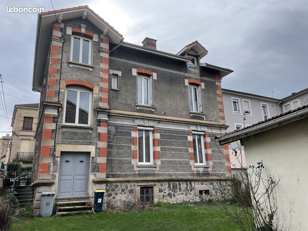 Appartement 5 pièces 160 m² · à Firminy · 160 m² · 130 000 €