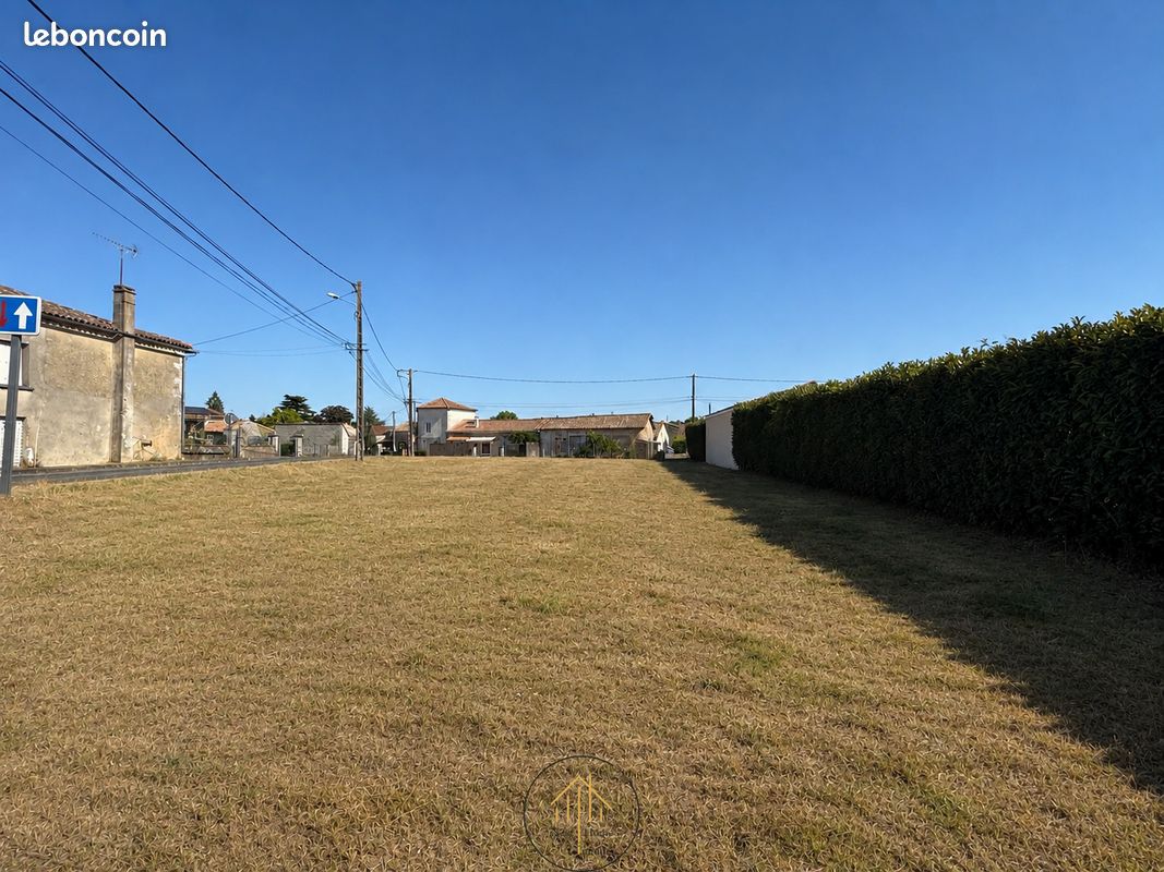Terrain 1085 m² · à Mornac · 1 085 m² · 49 000 €