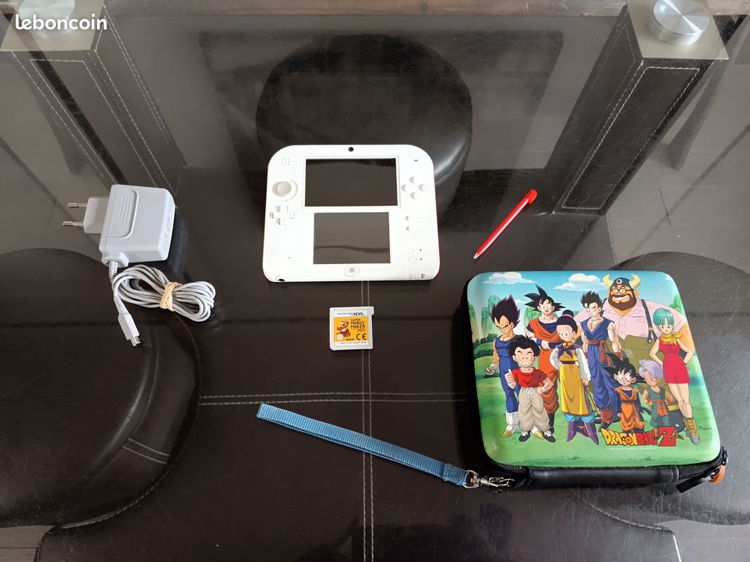 Console Nintendo 2 DS Blanche + Housse et Jeu Super Mario Maker (image 1)