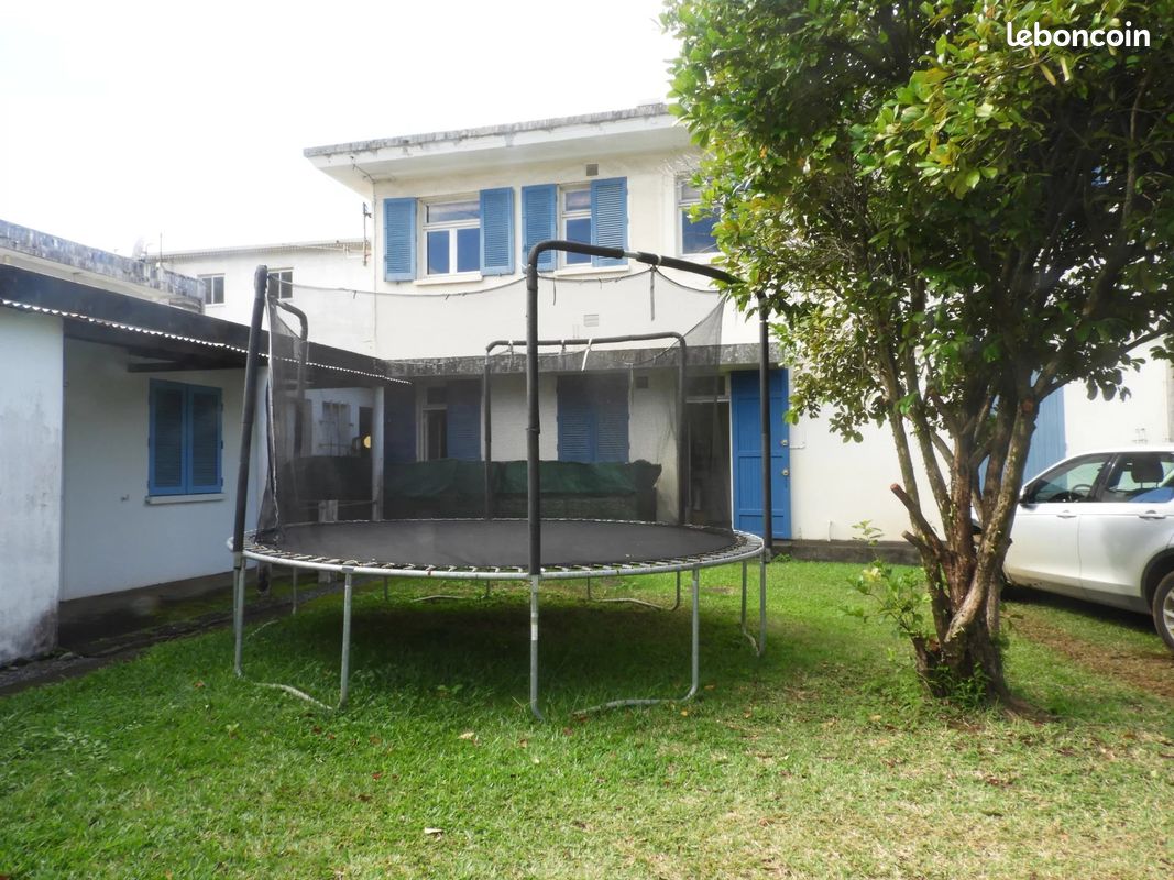 Maison 10 pièces 200 m² · à Sainte-Suzanne · 200 m² · 546 000 €