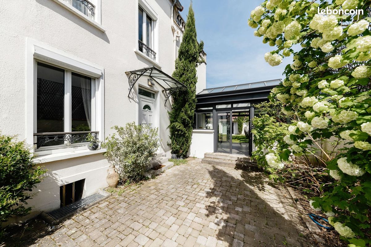 Maison 7 pièces 195 m² · à Saint-Maur-des-Fossés · 195 m² · 3 900 €/mois