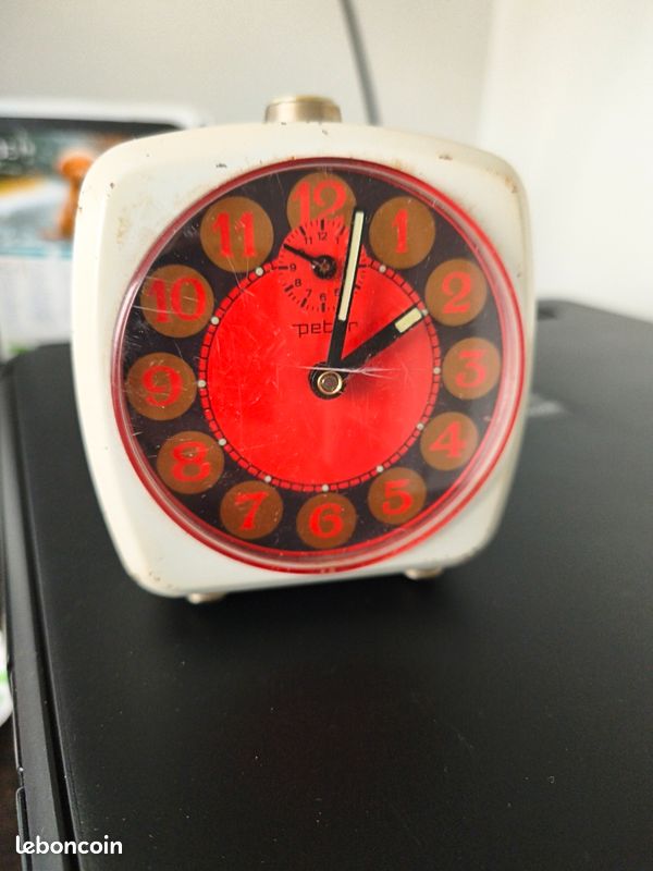 Réveil Vintage Rouge PETER – Mécanique, Années 70/80