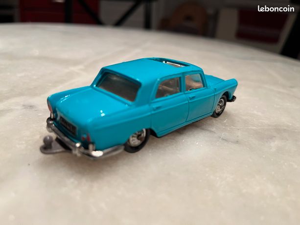 DINKY TOYS Ref 882 PEUGEOT 404 AVEC CARAVANE PINDER - UK