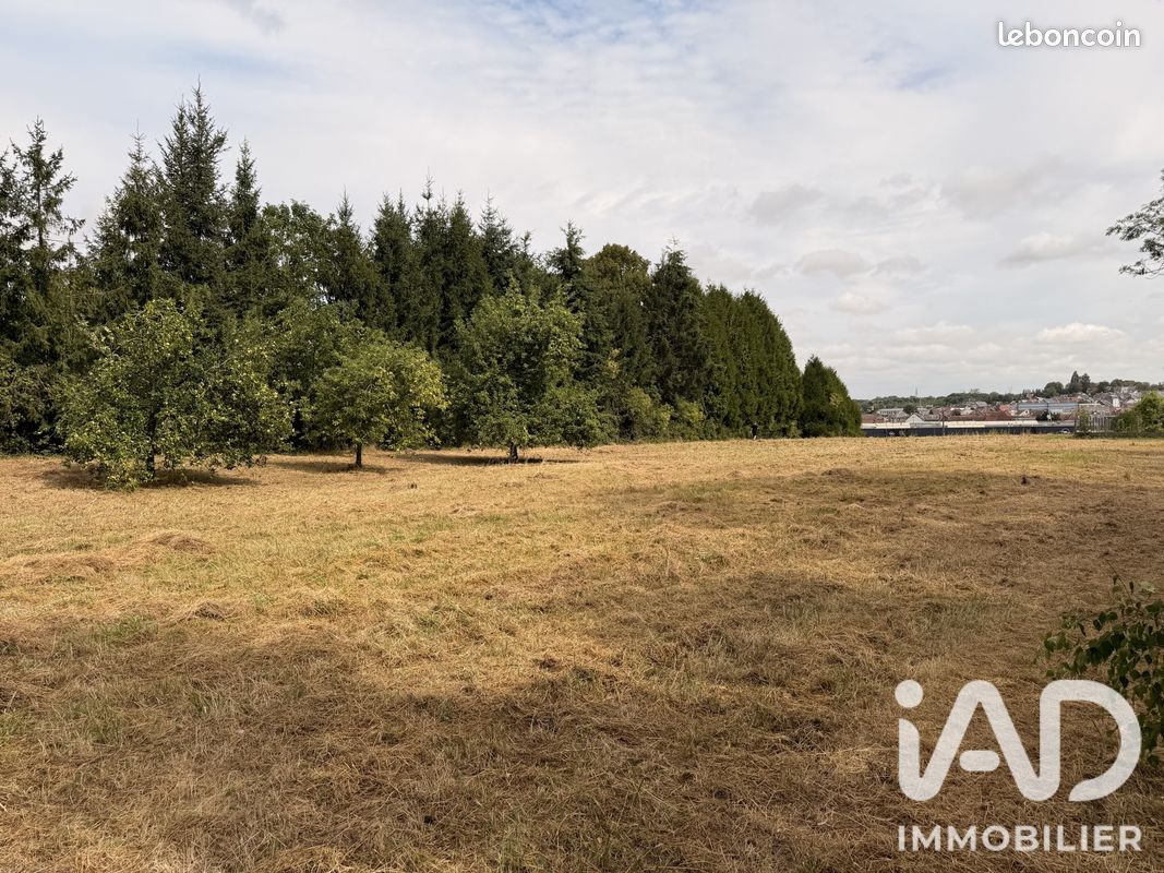 Terrain 5372 m² · à Saint-Quentin · 5 372 m² · 210 000 €