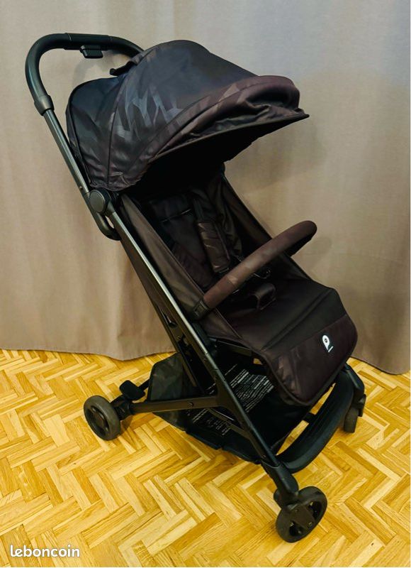 Poussette compacte Aria Basic Premaman couleur Noire Équipement bébé