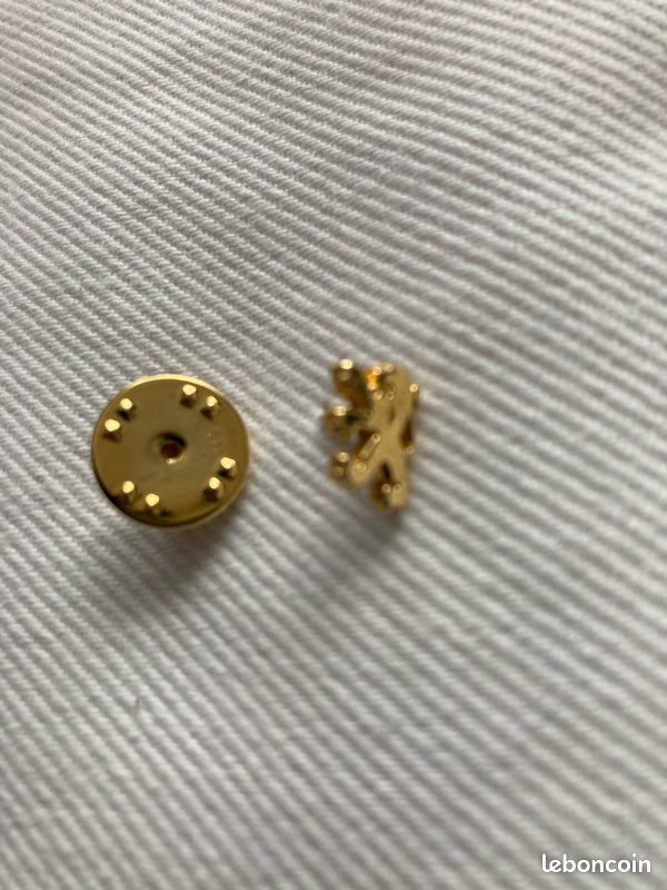 2 PIN'S LAPEL PIN RARE VARIETE COLOR VARIETY PEUGEOT TYPE 33 VINTAGE