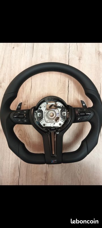 Volant neuf méplat performance pack M bmw F série 1 f20 f21 F30 série 2 f22 f23 F44 F45 f87 série 3 F30 f31 F35 f80 série 4 f32 f33 f36 f82 f83 m4 M1 M2 M3 X1 X2 x3 x4 X5 x6 serie 5 F10 MPerformance (image 5)