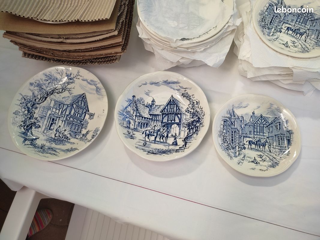 Assiettes Faïencerie de GIEN, GIEN collection, Thème de la chasse à courre de couleur bleu (image 2)