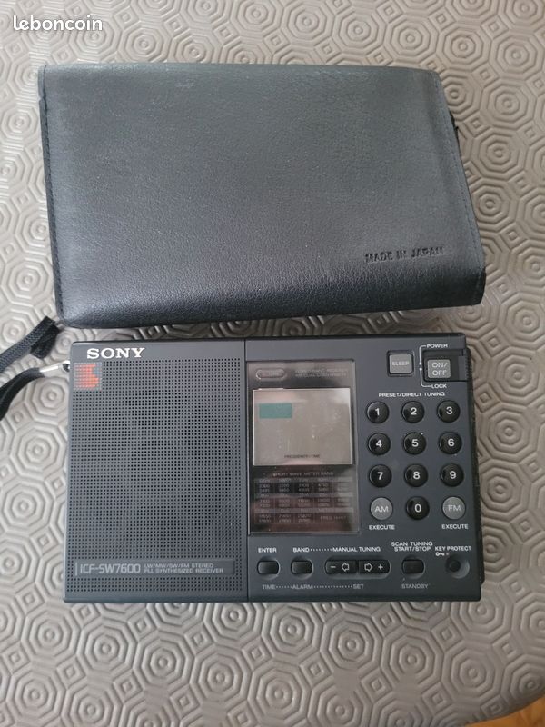 Radio Sony ICF-SW7600 à Vendre – Pour Pièces Ou Réparation (s'allume)