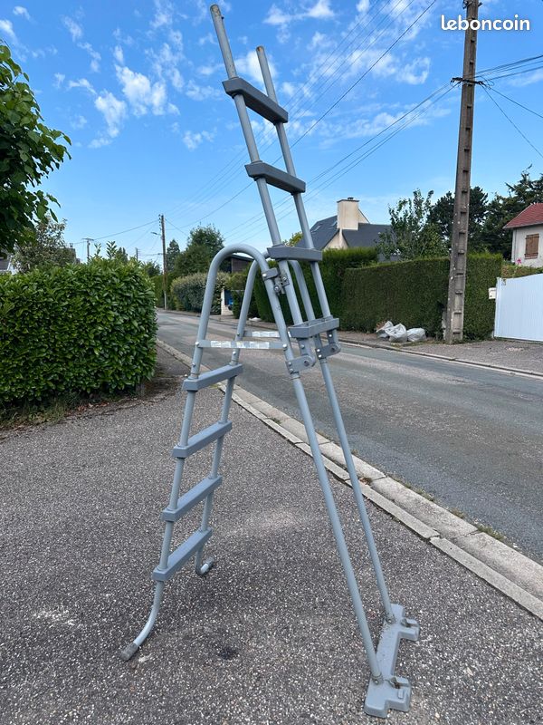 Échelle sécurité pour piscine hors sol (image 1)