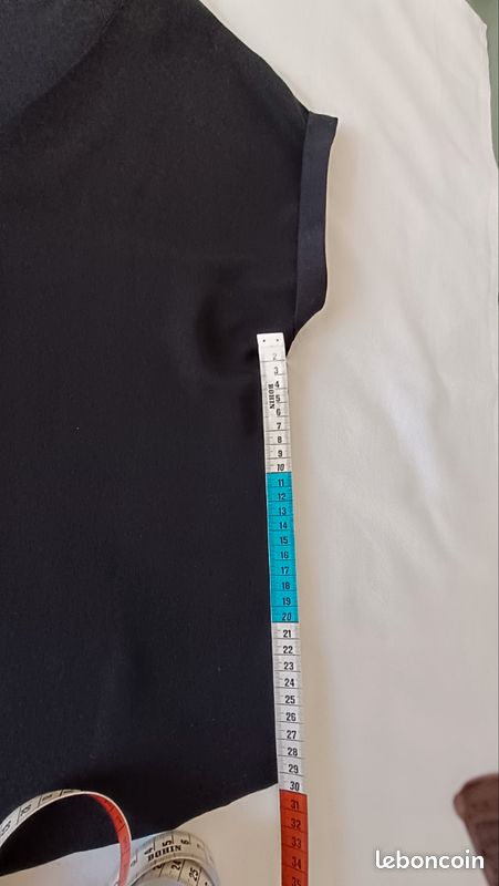 Blouse fluide élégante noire (image 12)