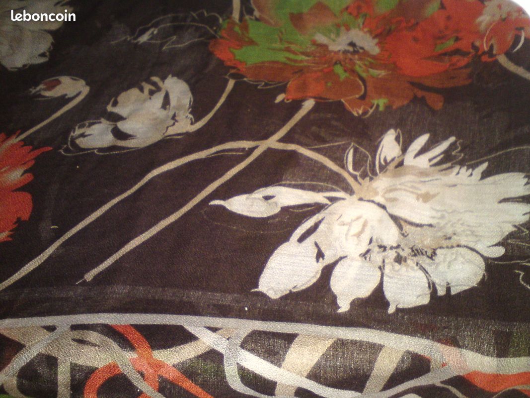 Etole ou Paréo Grand foulard Motifs multicolores de fleurs (beige, orange, vert, sur fond brun) (image 10)