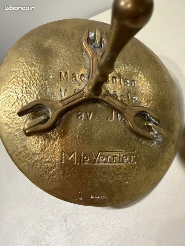 Vase à couvercle, anses formées de monstres, sur trois pieds - Louvre site des