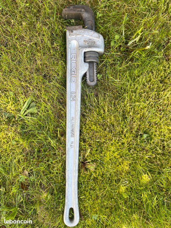 Deux Clés à Pipe Rigid Heavy Duty 12 Pouces - Acier, Usage Industriel