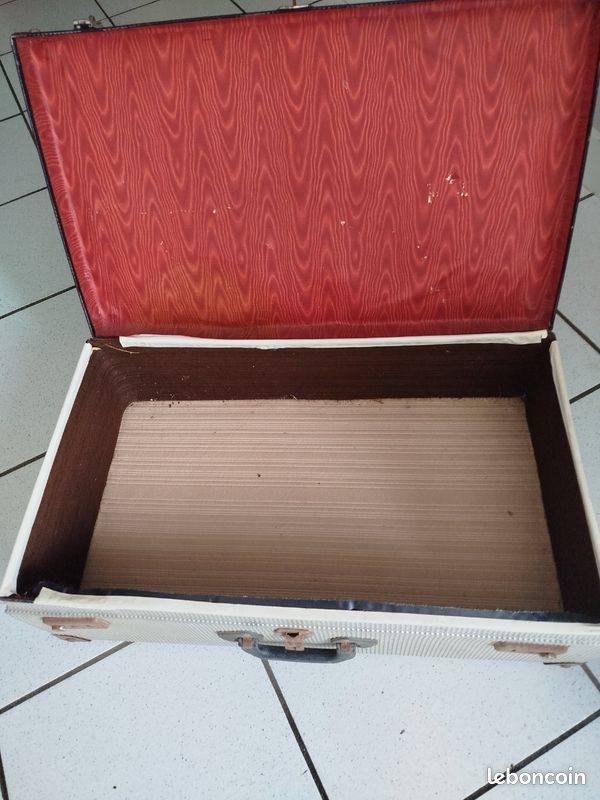Valise en métal vintage (image 3)