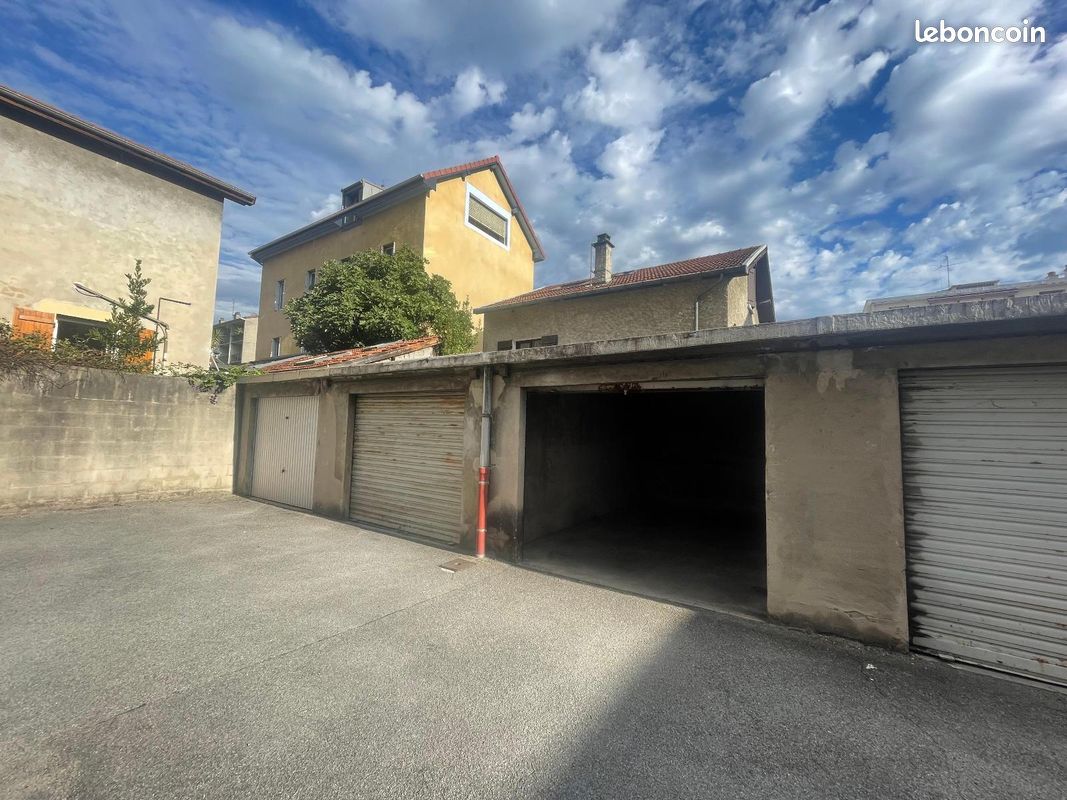 Parking 10 m² · à Grenoble · 10 m² · 70 €