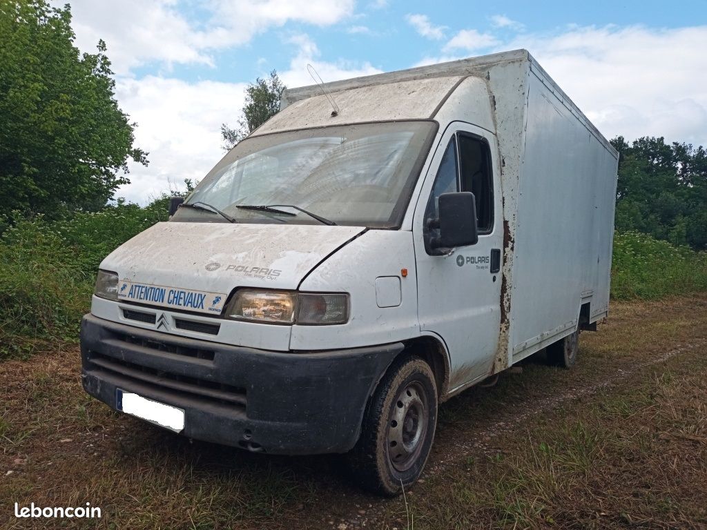 Camion grande caisse basse food truck chevaux ou autre avec rampe hayon (image 1)