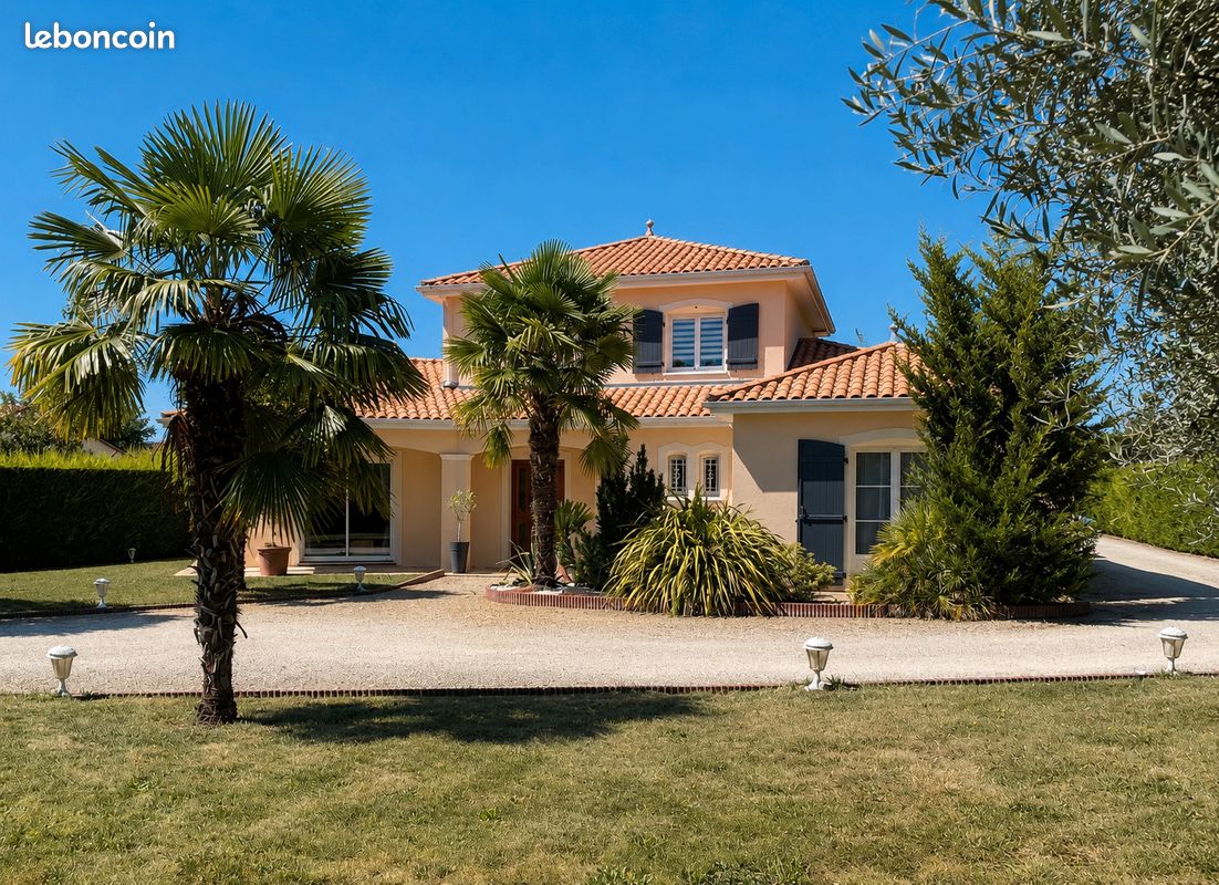 Maison 6 pièces 188 m² · à Fontaine-le-Comte · 188 m² · 499 200 €