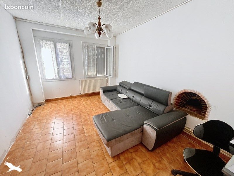 Maison 3 pièces 87 m² · à Saint-Gaultier · 87 m² · 30 000 €