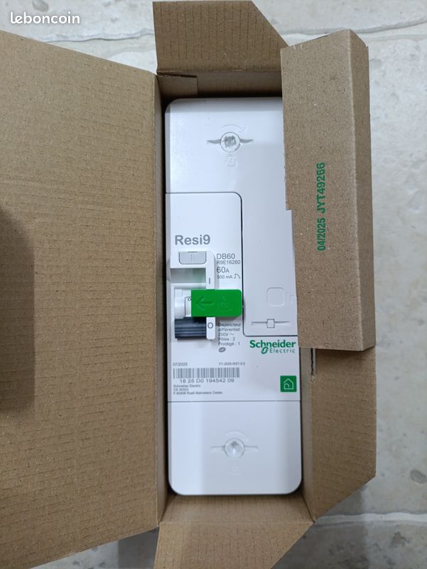 Disjoncteur branchement Resi9 DB60 Schneider R9E16260 NEUF (image 1)