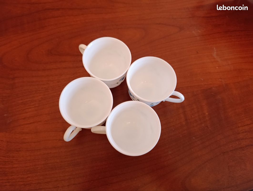 Ensemble de 8 tasses et soucoupes Arcopal modèle Veronica
