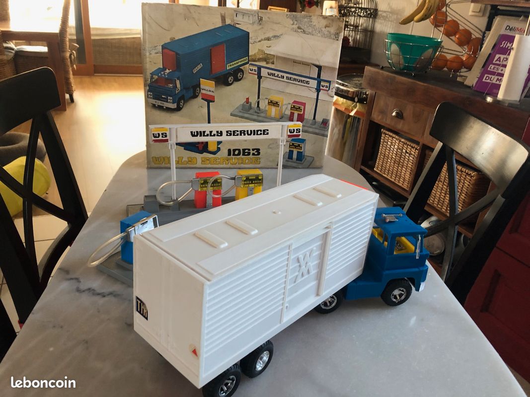 Willy Mennella coffret camion frigo + station service avec sa boîte d'origine (image 2)