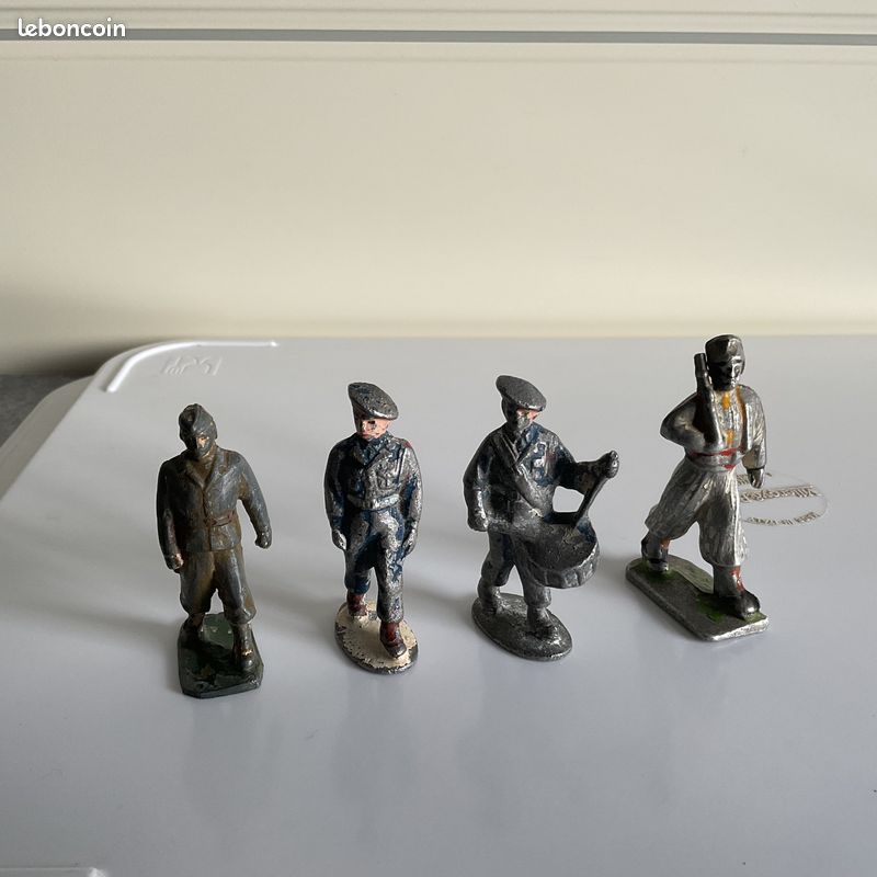 JOUETS ANCIENS QUIRALU X5 Soldats Américains U.S Défilé Infanterie