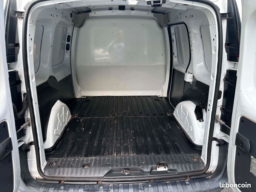 Renault kangoo 2 / 1l5 dci 90 / r-link confort / prix ttc / tva recuperable (image 4)
