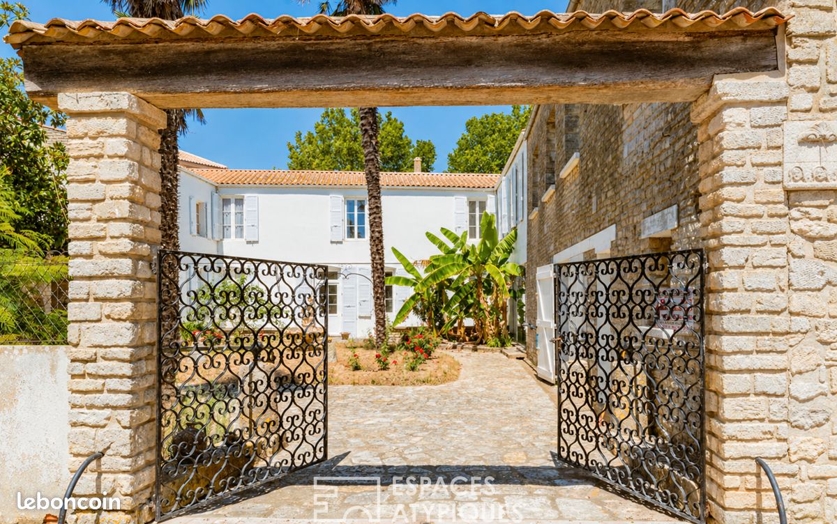 Maison 14 pièces 434 m² · à Le Château-d'Oléron · 434 m² · 842 000 €
