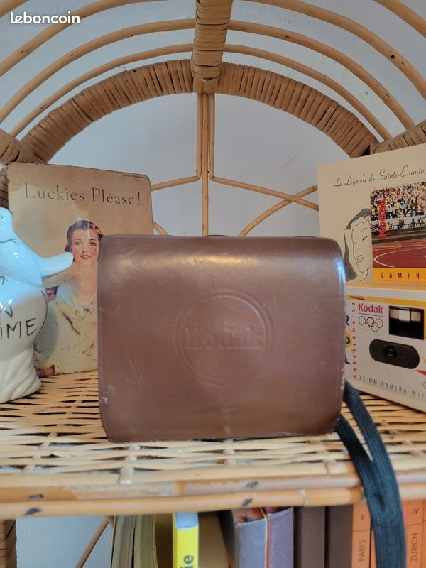 Kodak Brownie Starlet Camera (image 3)