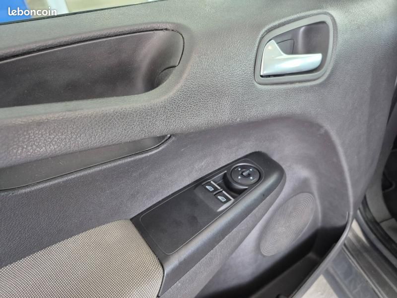 Ford Tourneo Courier 1.0E 100ch Titanium (image 16)