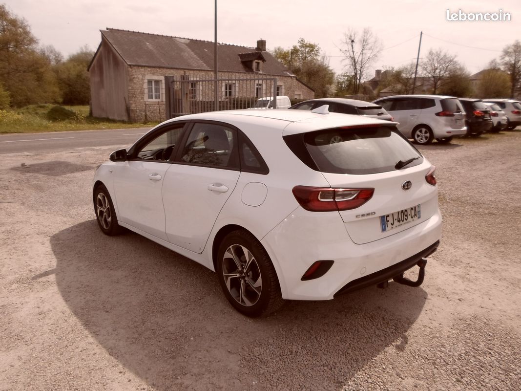 Kia ceed 1.6 crdi 115 - millésime 2019 (image 2)