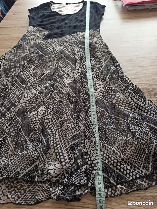 Robe d'été noire et grise en résille imprimée taille L (image 8)