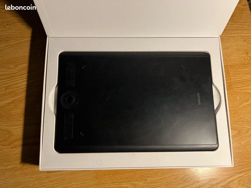 Tablette graphique Wacom Intuos Pro Medium (image 1)