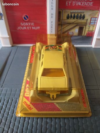 Miniature Majorette - BMW 733 Avec Voilier - Collection - Occasion